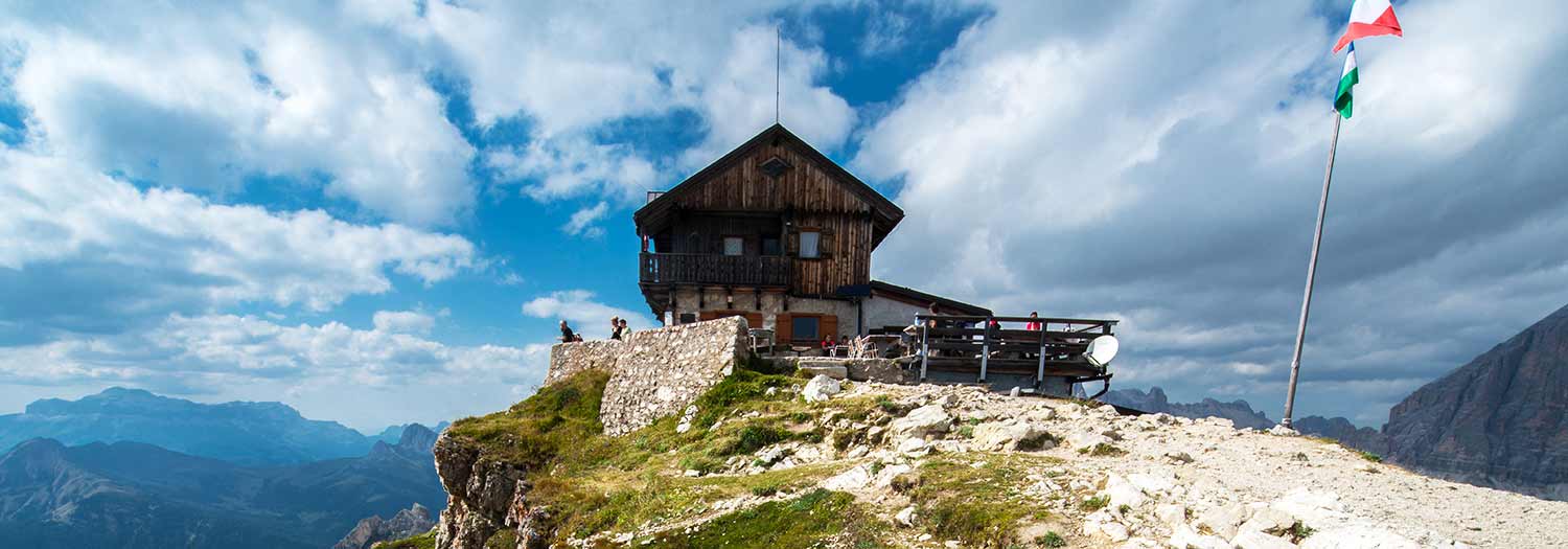 Escursione al Rifugio Nuvolau nelle Dolomiti Bellunesi | 2.574 m